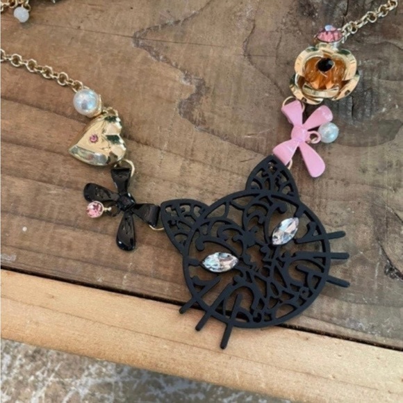 BETSEY JOHNSON HALLOWEEN “BLACK CAT NECKLACE" CHARM NECKLACE - Picture 4 of 7